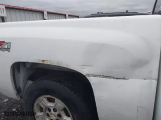 2008 Chevrolet Silverado 1500 LT w/1LT with VIN 2GCEK13MX81133448, listed as a IAAI auction lot 41490543 with 244,563 mi miles. Bid and sale history available at carsss.com. Image 17.