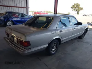 1983 Mercedes-Benz 300 SD z VIN WDBCB20A8DB035826, wystawiony jako IAAI lot #42420681 z przebiegiem 265 601 mil mil oraz . Historia ofert i sprzedaży dostępna na DreamBid. Obrazek 4.