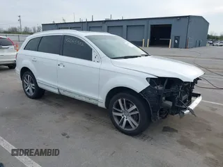2015 Audi Q7 Premium Plus z VIN WA1LGAFE6FD030102, wystawiony jako IAAI lot #42005902 z przebiegiem 117 647 mil mil oraz . Historia ofert i sprzedaży dostępna na DreamBid. Obrazek 1.
