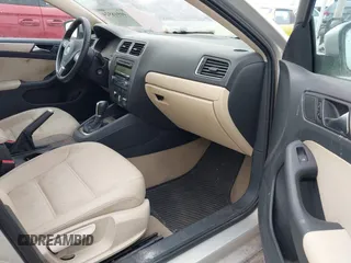 2011 Volkswagen Jetta SE z VIN 3VWDZ7AJ6BM368140, wystawiony jako IAAI lot #40918924 z przebiegiem 198 076 mil mil oraz . Historia ofert i sprzedaży dostępna na DreamBid. Obrazek 5.