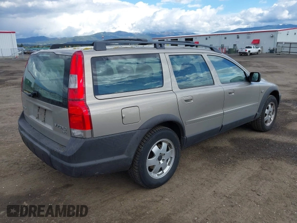 2002 Volvo V70 with VIN YV1SZ58D321064933, listed as a IAAI auction lot 42110198 with 124,324 mi miles and . Bid and sale history available at DreamBid. Image 4.