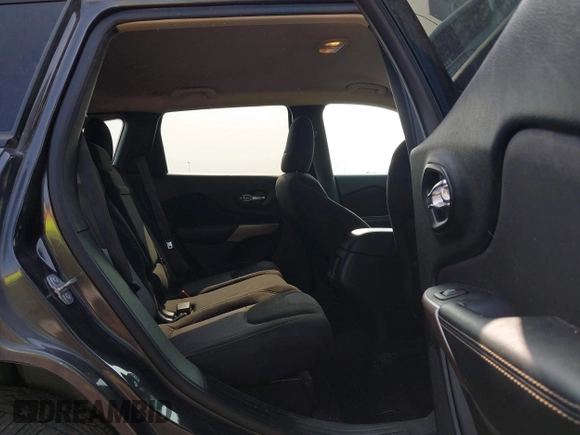 2017 Jeep Cherokee Altitude z VIN 1C4PJLAB9HW623297, wystawiony jako IAAI lot #42313357 z przebiegiem 220 795 mil mil oraz . Historia ofert i sprzedaży dostępna na DreamBid. Obrazek 8.