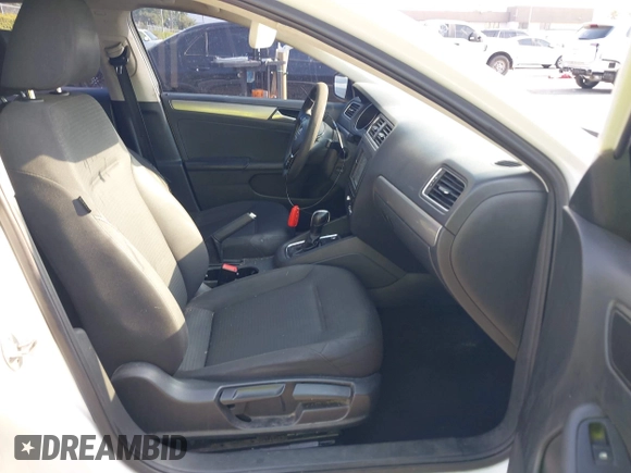 2015 Volkswagen Jetta SE with VIN 3VWD17AJ5FM258354, listed as a IAAI auction lot 42709041 with 191,338 mi miles and . Bid and sale history available at DreamBid. Image 5.
