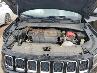 2019 Jeep Compass Altitude z VIN 3C4NJDBB5KT657021, wystawiony jako Copart lot #44572335 z przebiegiem 64 159 mil mil oraz Szkoda całkowita • Salvage title. Historia ofert i sprzedaży dostępna na DreamBid. Obrazek 13.