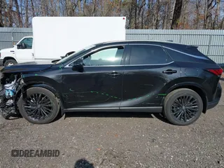 2024 Lexus RX 350 z VIN 2T2BAMCA6RC079450, wystawiony jako IAAI lot #41781873 z przebiegiem 6749 mil mil oraz . Historia ofert i sprzedaży dostępna na DreamBid. Obrazek 14.