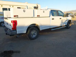 2019 Ford Super Duty F-250 SRW XL with VIN 1FT7W2A69KED53077, listed as a IAAI auction lot 40785535 with 47,928 mi miles. Bid and sale history available at carsss.com. Image 4.