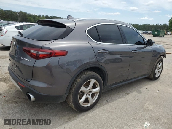 2018 Alfa Romeo Stelvio z VIN ZASFAKANXJ7C19707, wystawiony jako Copart lot #56553175 z przebiegiem 67 757 mil mil oraz Tytuł czysty. Historia ofert i sprzedaży dostępna na DreamBid. Obrazek 3.