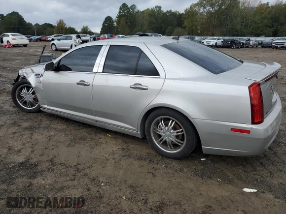 2008 Cadillac STS RWD z VIN 1G6DZ67A780174008, wystawiony jako Copart lot #79279254 z przebiegiem 133 326 mil mil oraz Szkoda całkowita • Salvage title. Historia ofert i sprzedaży dostępna na DreamBid. Obrazek 2.
