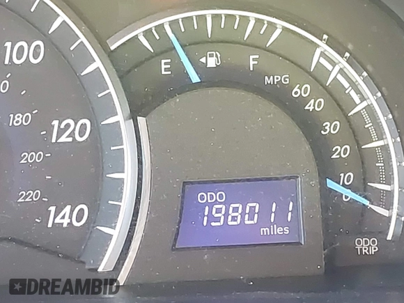 2014 Toyota Camry SE with VIN 4T1BK1FK2EU543220, listed as a IAAI auction lot 41416785 with 198,011 mi miles. Bid and sale history available at carsss.com. Image 14.