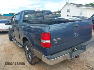 2004 Ford F-150 XLT z VIN 1FTRW12W54KB44828, wystawiony jako IAAI lot #42179442 z przebiegiem 226 441 mil mil oraz . Historia ofert i sprzedaży dostępna na DreamBid. Obrazek 3.
