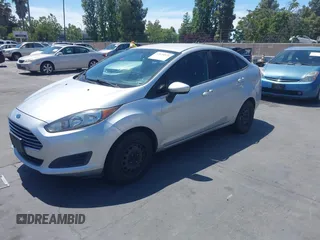 2014 Ford Fiesta S z VIN 3FADP4AJ0EM102338, wystawiony jako IAAI lot #42670979 z przebiegiem 141 301 mil mil oraz . Historia ofert i sprzedaży dostępna na DreamBid. Obrazek 2.