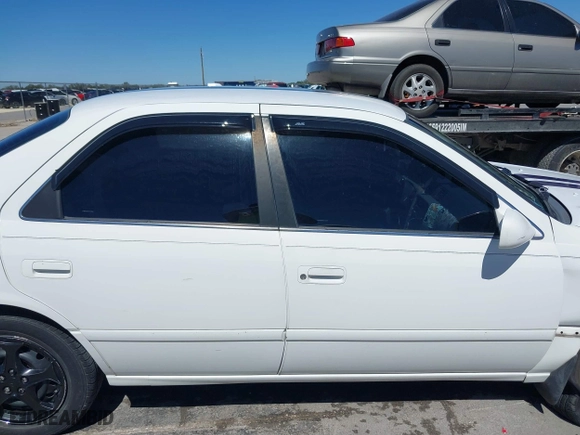 2000 Toyota Camry CE with VIN JT2BG22K8Y0415361, listed as a IAAI auction lot 41760193 with 250,333 mi miles. Bid and sale history available at carsss.com. Image 14.