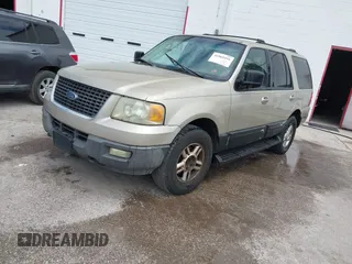 2004 Ford Expedition Special Service with VIN 1FMPU16L24LA37285, listed as a IAAI auction lot 41865431 with 244,616 mi miles. Bid and sale history available at carsss.com. Image 2.