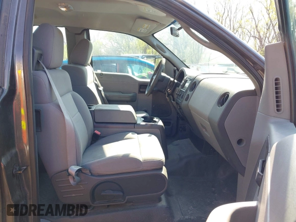 2006 Ford F-150 STX z VIN 1FTRX02W56KB40160, wystawiony jako IAAI lot #41992886 z przebiegiem 107 910 mil mil oraz . Historia ofert i sprzedaży dostępna na DreamBid. Obrazek 5.