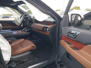 2023 Lincoln Navigator Reserve z VIN 5LMJJ2KG1PEL10963, wystawiony jako IAAI lot #42015849 z przebiegiem 31 852 mil mil oraz . Historia ofert i sprzedaży dostępna na DreamBid. Obrazek 5.