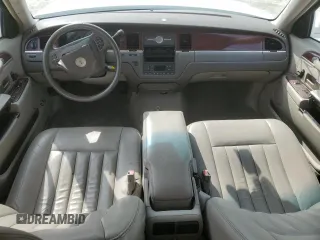 2003 Lincoln Town Car Executive z VIN 1LNHM81W73Y652530, wystawiony jako Copart lot #51606225 z przebiegiem 122 019 mil mil oraz Szkoda całkowita • Salvage title. Historia ofert i sprzedaży dostępna na DreamBid. Obrazek 8.