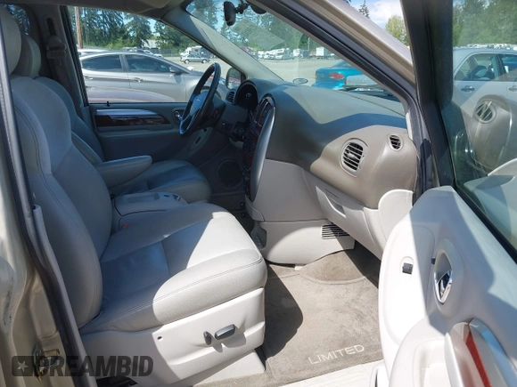2005 Chrysler Town & Country Limited with VIN 2C8GP64L65R323207, listed as a IAAI auction lot 42150242 with 80,305 mi miles. Bid and sale history available at carsss.com. Image 5.