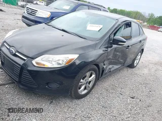 2013 Ford Focus SE z VIN 1FADP3F28DL349005, wystawiony jako IAAI lot #42055478 z przebiegiem 137 599 mil mil oraz . Historia ofert i sprzedaży dostępna na DreamBid. Obrazek 2.
