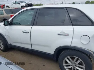 2014 Kia Sorento LX with VIN 5XYKTCA62EG500604, listed as a IAAI auction lot 40404770 with 1 mi miles. Bid and sale history available at carsss.com. Image 13.