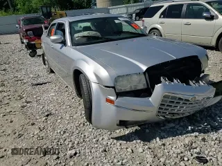 2006 Chrysler 300 z VIN 2C3KA53G26H469479, wystawiony jako Copart lot #57260885 z przebiegiem Nie podano mil oraz Czysty tytuł • Clean title. Historia ofert i sprzedaży dostępna na DreamBid. Obrazek 13.