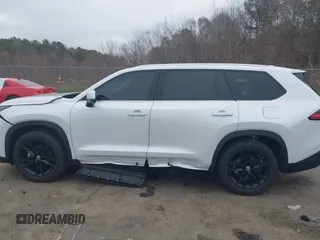 2024 Toyota Highlander XLE z VIN 5TDAAAA57RS001044, wystawiony jako IAAI lot #41132787 z przebiegiem 18 654 mil mil oraz . Historia ofert i sprzedaży dostępna na DreamBid. Obrazek 15.