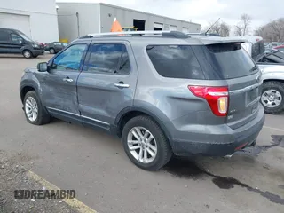 2011 Ford Explorer XLT z VIN 1FMHK8D82BGA18842, wystawiony jako IAAI lot #41558204 z przebiegiem 235 593 mil mil oraz . Historia ofert i sprzedaży dostępna na DreamBid. Obrazek 3.