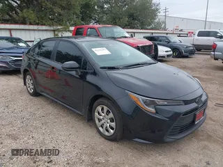 2025 Toyota Corolla LE z VIN 5YFB4MDE5SP238574, wystawiony jako IAAI lot #41335443 z przebiegiem 1 261 mil mil oraz . Historia ofert i sprzedaży dostępna na DreamBid. Obrazek 1.