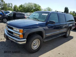 1999 Chevrolet Suburban z VIN 3GNGK26J4XG221019, wystawiony jako Copart lot #59517325 z przebiegiem 112 023 mil mil oraz Czysty tytuł • Clean title. Historia ofert i sprzedaży dostępna na DreamBid. Obrazek 1.