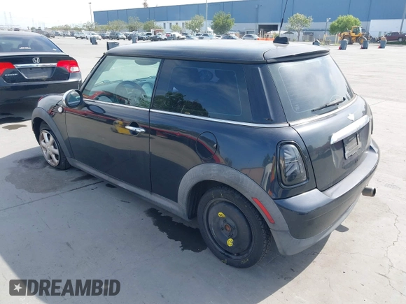 2009 MINI Cooper Hardtop with VIN WMWMF33589TW70400, listed as a IAAI auction lot 42055596 with 118,543 mi miles. Bid and sale history available at carsss.com. Image 3.