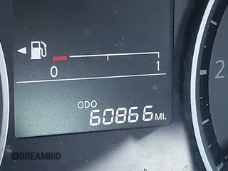2020 Nissan Versa S z VIN 3N1CN8DV2LL817693, wystawiony jako IAAI lot #41591773 z przebiegiem 60 866 mil mil oraz . Historia ofert i sprzedaży dostępna na DreamBid. Obrazek 7.