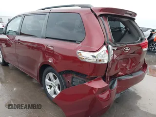 2014 Toyota Sienna LE AAS z VIN 5TDKK3DC9ES466877, wystawiony jako IAAI lot #42298356 z przebiegiem 189 826 mil mil oraz . Historia ofert i sprzedaży dostępna na DreamBid. Obrazek 6.