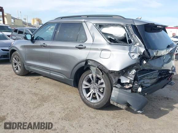 2023 Ford Explorer XLT with VIN 1FMSK7DH4PGC30228, listed as a IAAI auction lot 41851583 with 16,396 mi miles. Bid and sale history available at carsss.com. Image 3.
