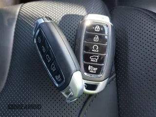2021 Hyundai Palisade Limited z VIN KM8R5DHE2MU295886, wystawiony jako IAAI lot #42013594 z przebiegiem 27 883 mil mil oraz . Historia ofert i sprzedaży dostępna na DreamBid. Obrazek 11.