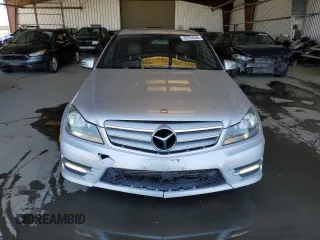 2012 Mercedes-Benz C 250 Sport с VIN WDDGF4HBXCR221640, выставлен на аукционе Copart как лот 62794345 с пробегом 85 561 миль миль и Чистый • Clean title. История ставок и продаж доступна на DreamBid. Изображение 5.