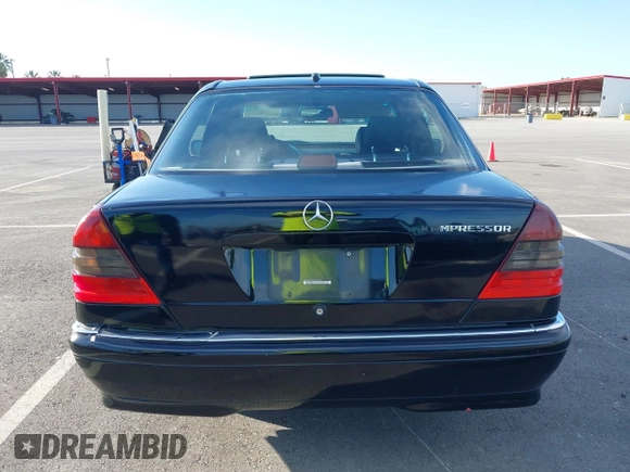2000 Mercedes-Benz C 230 Kompressor z VIN WDBHA24G4YA799207, wystawiony jako IAAI lot #42010800 z przebiegiem 126 478 mil mil oraz . Historia ofert i sprzedaży dostępna na DreamBid. Obrazek 16.