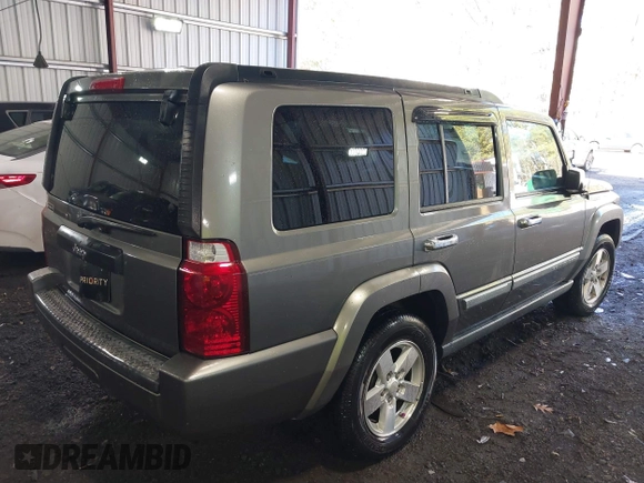 2008 Jeep Commander Sport z VIN 1J8HH48K08C167681, wystawiony jako IAAI lot #41822546 z przebiegiem 155 572 mil mil oraz . Historia ofert i sprzedaży dostępna na DreamBid. Obrazek 4.