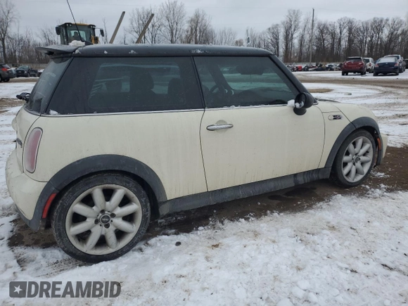 2005 MINI Hardtop S z VIN WMWRE33465TD91749, wystawiony jako Copart lot #43938765 z przebiegiem 166 391 mil mil oraz Szkoda całkowita • Salvage title. Historia ofert i sprzedaży dostępna na DreamBid. Obrazek 3.
