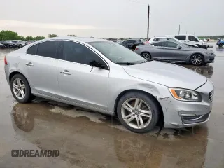 2015 Volvo S60 T5 Drive-E Premier z VIN YV126MFK4F1355600, wystawiony jako Copart lot #54455545 z przebiegiem Nie podano mil oraz Czysty tytuł • Clean title. Historia ofert i sprzedaży dostępna na DreamBid. Obrazek 4.
