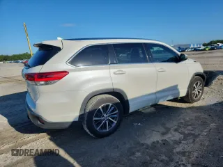 2017 Toyota Highlander XLE with VIN 5TDKZRFHXHS520571, listed as a Copart auction lot 64376585 with 116,027 mi miles and Salvage title. Bid and sale history available at DreamBid. Image 3.