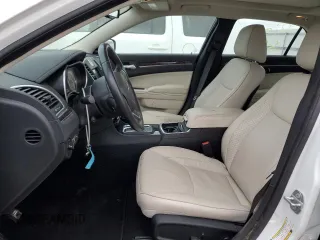 2022 Chrysler 300 Touring L with VIN 2C3CCADGXNH184954, listed as a Copart auction lot 84247384 with 27,297 mi miles and Salvage Title. Bid and sale history available at carsss.com. Image 7.