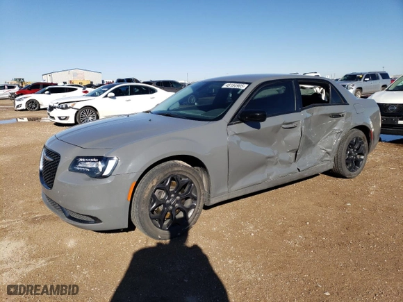2019 Chrysler 300 Touring with VIN 2C3CCARGXKH533874, listed as a Copart auction lot 48184905 with 31,017 mi miles and Salvage Title. Bid and sale history available at carsss.com. Image 1.