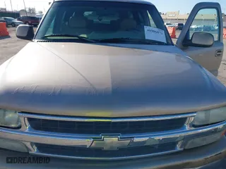 2000 Chevrolet Suburban LS with VIN 3GNEC16T5YG144176, listed as a IAAI auction lot 40986871 with 1 mi miles. Bid and sale history available at carsss.com. Image 10.