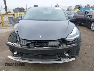 2020 Tesla Model 3 Performance z VIN 5YJ3E1EC3LF802068, wystawiony jako IAAI lot #41886024 z przebiegiem 50 271 mil mil oraz . Historia ofert i sprzedaży dostępna na DreamBid. Obrazek 13.