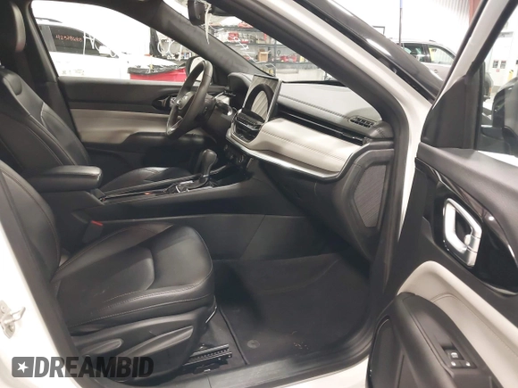 2023 Jeep Compass (RED) Edition z VIN 3C4NJDCN1PT569129, wystawiony jako IAAI lot #42407967 z przebiegiem 22 720 mil mil oraz . Historia ofert i sprzedaży dostępna na DreamBid. Obrazek 5.