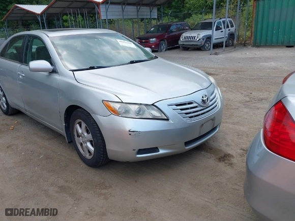 2007 Toyota Camry CE with VIN 4T1BE46K77U140703, listed as a IAAI auction lot 40193348 with 183,987 mi miles. Bid and sale history available at carsss.com. Image 1.