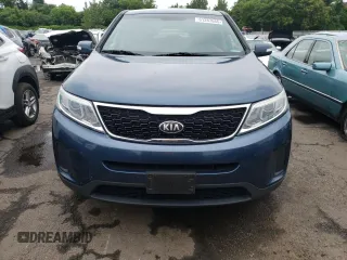 2014 Kia Sorento LX z VIN 5XYKT3A61EG477686, wystawiony jako Copart lot #61287665 z przebiegiem 102 851 mil mil oraz Czysty tytuł • Clean title. Historia ofert i sprzedaży dostępna na DreamBid. Obrazek 5.