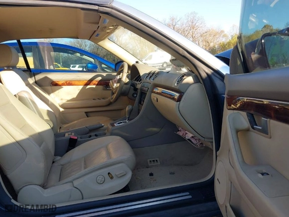 2009 Audi A4 2.0T with VIN WAUDF48H49K010319, listed as a IAAI auction lot 40828607 with 126,287 mi miles. Bid and sale history available at carsss.com. Image 5.