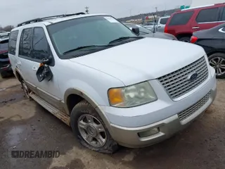 2005 Ford Expedition Eddie Bauer with VIN 1FMFU17585LA25879, listed as a IAAI auction lot 41694118 with 196,715 mi miles. Bid and sale history available at carsss.com. Image 1.