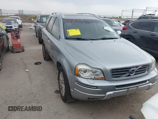 2014 Volvo XC90 z VIN YV4952CY8E1681061, wystawiony jako IAAI lot #42271623 z przebiegiem 134 456 mil mil oraz . Historia ofert i sprzedaży dostępna na DreamBid. Obrazek 1.
