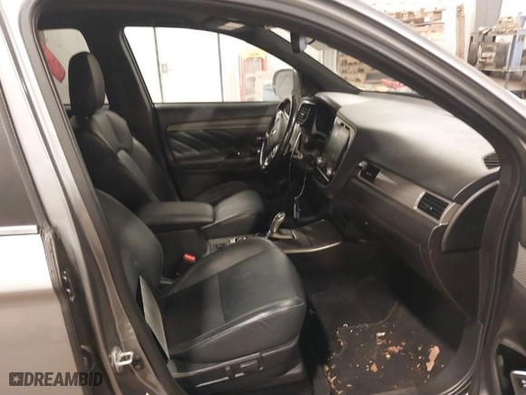 2020 Mitsubishi Outlander PHEV SEL with VIN JA4J24A56LZ010123, listed as a IAAI auction lot 41180860 with 39,101 mi miles. Bid and sale history available at carsss.com. Image 5.